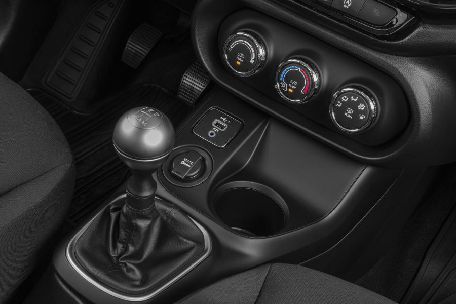 Детали интерьера Fiat Toro Endurance 1.8 Flex (226) 2019 года  (фото 10 из 10)